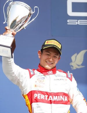 Start ke-12 di Feature Race, Rio Finis Runner-up