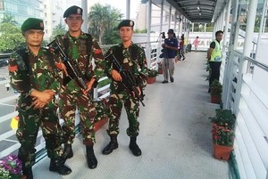 Panser Anoa dan Puluhan Prajurit TNI Disiagakan di Bundaran HI