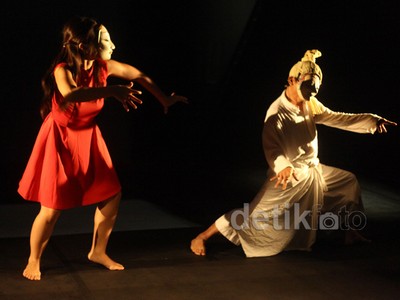 Pementasan Tari Simulakra