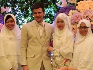 Rona Bahagia Stuart Collin dan Risty Tagor di Resepsi Pernikahan