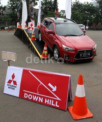 Outlander Sport diuji kehandalannya melewati berbagai lintasan. Istimewa/Mitsubishi.