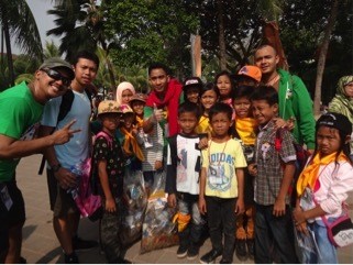 Sambut Hari Bumi, Ancol Ajak Warga Bersih-Bersih Pantai
