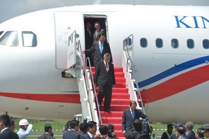 Hadiri Forum Ekonomi dan Peringatan KAA, PM Kamboja Hun Sen Tiba di Jakarta