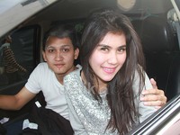 Mesranya Syahnaz dan pesinetron, Juan Christian Benedict. Pool/Gus Mun/detikFoto.