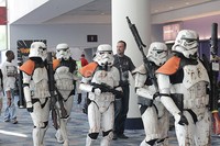 Pasukan Stormtrooper yang sepertinya baru pulang perang.