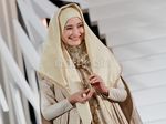 Glamor Berhijab ala Inneke Koesherawati
