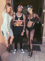 Superseksi! Kylie Jenner Kenakan Bodysuit Transparan di Coachella