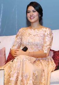 Film yang disutradarai Angga Dwimas Sasongko itu mencoba membagi inspirasi dengan mengambil alur cerita lika-liku karier musik Raisa sejak awal.