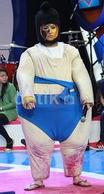 Waduh, Syahnaz dan Ayu Dewi Jadi Pesumo