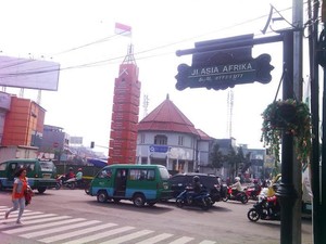 Keren, Bandung Kini Punya Menara Jam KAA Setinggi 15 Meter