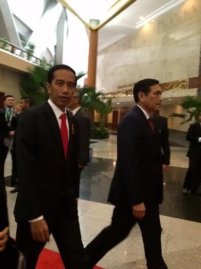 Usai Sidak Cek Kesiapan Sambut Kepala Negara KAA, Jokowi Acungkan Jempol