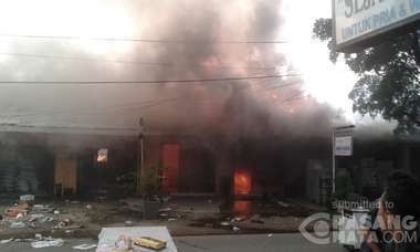 Kebakaran di Pasar Munjul Cipayung Jaktim, 10 Ruko Hangus