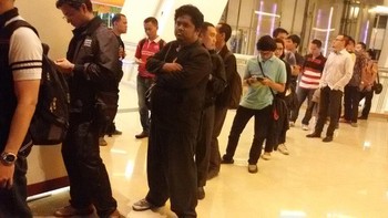 Satu jam sebelum acara dimulai, Ineters sudah mulai berdatangan ke Blitz Megaplex Pacific Place, tempat acara digelar.