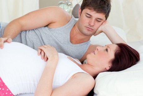 Istri Hamil? Ini 4 Hal yang Harus Diperhatikan Sebelum Bercinta