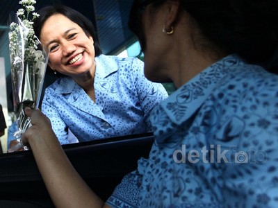 Blue Bird Peringati Hari Kartini