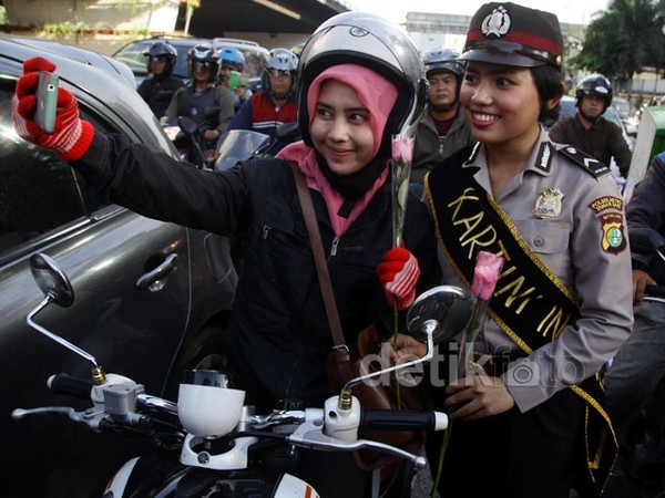 Aksi Simpatik Kartini Polri