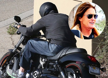 Pasca Operasi Payudara, Bruce Jenner Kepergok Pakai Bra