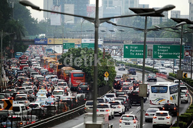 Sofyan Djalil Soal Macet Jakarta: Menteng Dalam-Lapangan Banteng Bisa 1 Jam