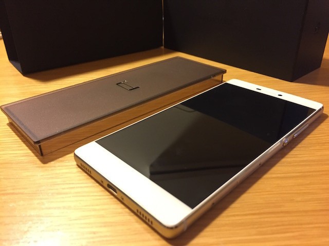 Menjajal 8 Fitur Jagoan Huawei P8