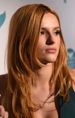 Beranjak Dewasa, Bella Thorne Makin Cantik dan Seksi