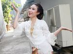 Pesona Ayu Dewi Berkebaya dan Bersanggul di Hari Kartini