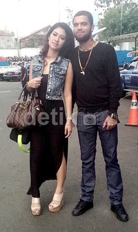 Della dan Diego seusai tampil di 'Rumpi' di Gedung Trans TV, Senin (20/4/2015).