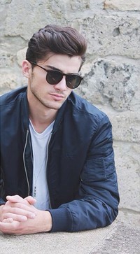 Gaya rambut, bentuk wajah serta berewokan membuat Flamur sangat mirip dengan Zayn. (Instagram/Flamur Ukshini)