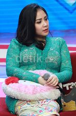 Raffi Ahmad Jadi Cepot, Nagita Slavina Cantik Berkebaya di Hari Kartini