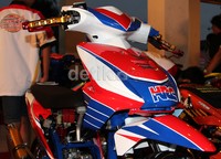 Honda BeAt kelahiran 2011 ini dimodifikasi menjadi roadrace atau racing style.
