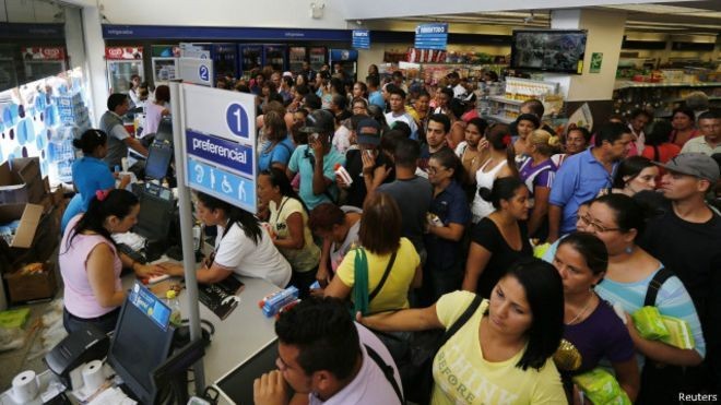 Warga Venezuela Cuti Demi Antre Beli Sembako
