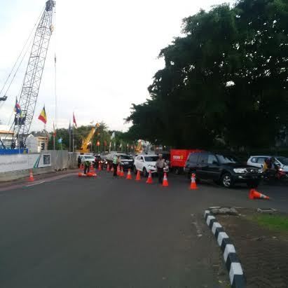 Jalan Sudirman Kembali Ditutup, Lalin Sekitar Senayan Macet