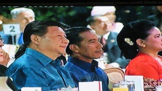 Gala Dinner KAA, Jokowi dan Jinping Duduk Bersebelahan dan Pakai Batik Senada