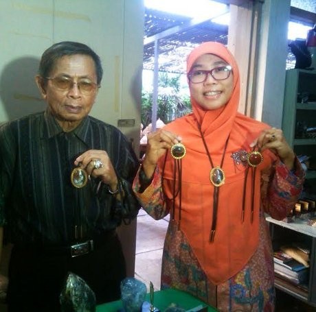 Ini Dasi Koboi Batu Mulia untuk Suvenir Pimpinan Negara