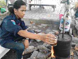 Mahasiswa di Sumut Daur Ulang Sampah Jadi Bahan Bakar