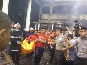 Kantor Bank Aceh Terbakar, Seorang Karyawan Tewas Terjebak di Lantai 2