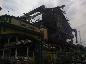 5 Mobil Rusak, Begini Luluh Lantaknya Kantor Bank Aceh usai Terbakar Hebat