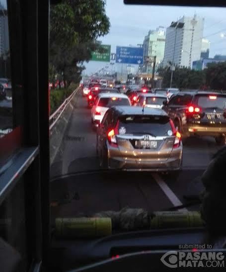 Macet di Jakarta Pagi ini Berbeda, Exit Tol Semanggi Padat Merayap 2 Km