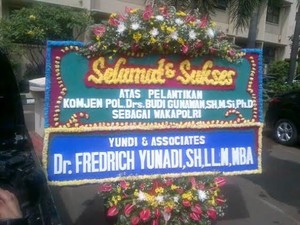 Dapat Info A1, Pengacara Fredrich Yunadi Kirim Karangan Bunga Selamat untuk Komjen BG