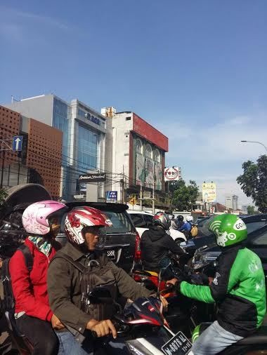 Begini Macet di Jl Wolter Monginsidi-Tendean Akibat Pengalihan Arus