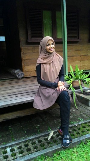 Ini Zahrah, Hijabers Cantik Pelukis Wajah Soekarno dan Nelson Mandela untuk KAA