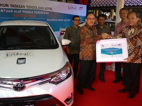 Toyota Sumbang 18 Mobil untuk Perguruan Tinggi