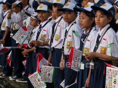 Siswa SMP Sambut Pimpinan Negara Se-Asia Afrika