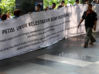 Peringati Hari Bumi, Pelajar Demo di KPK