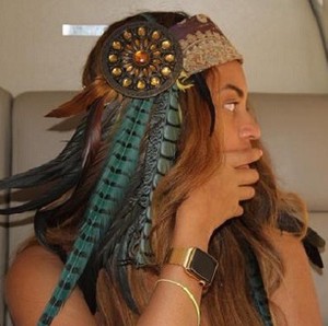 Giliran Beyonce Pamer Apple Watch Berlapis Emas