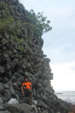 Tim Geologi Ekspedisi NKRI Temukan Bukit Unik Berisi Batu Heksagonal di Bima