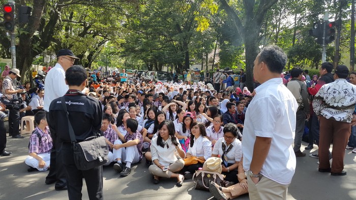 Angklung for the World, Ribuan Siswa Padati Jalan Lombok-Aceh Bandung