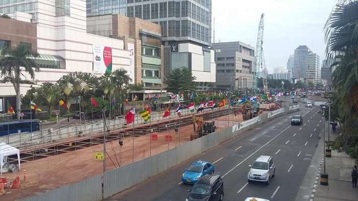Jl MH Thamrin-Sudirman Belum Ditutup, Lalin Lancar dan Penumpang Busway Penuh