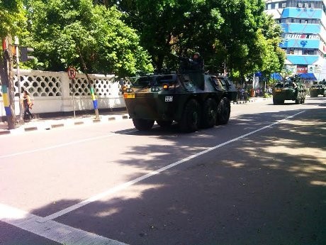 Aparat Bersenjata dan Panser Jaga Ketat Pusat Kota Bandung