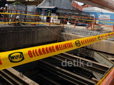 Proyek Sodetan Ciliwung Dilanjutkan, Jl. Ottista Ditutup