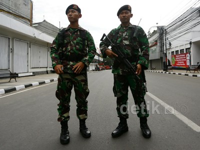 Aparat Bersenjata Jaga Ketat Pusat Kota Bandung